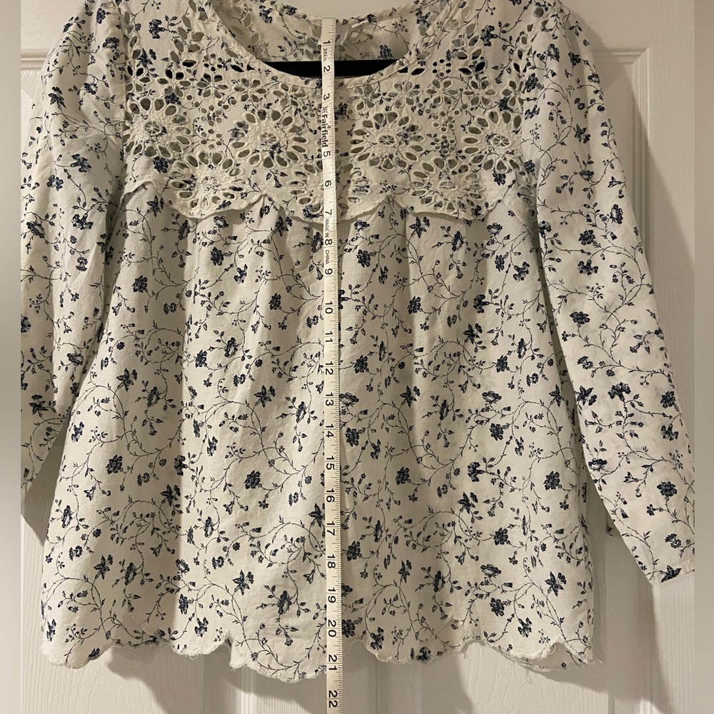 Gap White/Blue Floral Print Top with Embroidery-3/4 Sleeves Size Medium - Picture 4 of 9